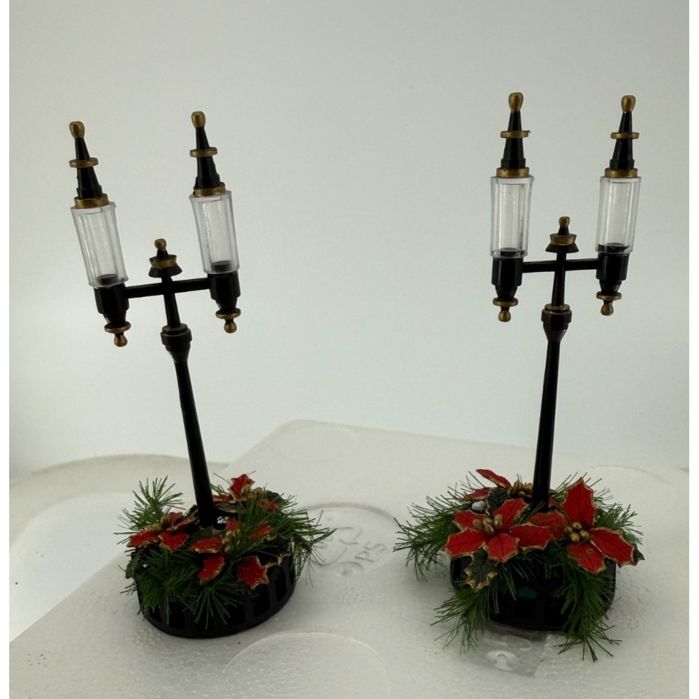 Dept 56 Christmas in the City Holiday Streetlights Set of 2 Lighted Village